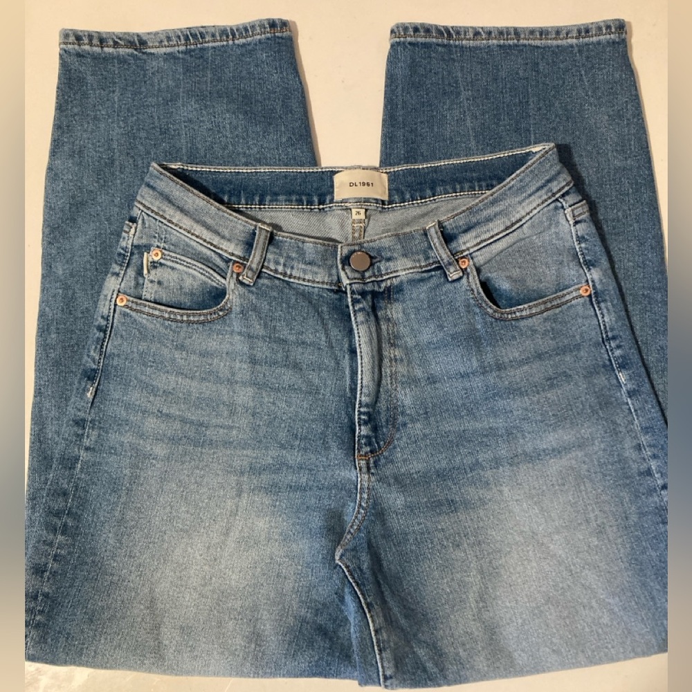 DL1961 Thea Boyfriend 27” Relaxed Tapered Jeans in Ravello Size 26 - Picture 5 of 11